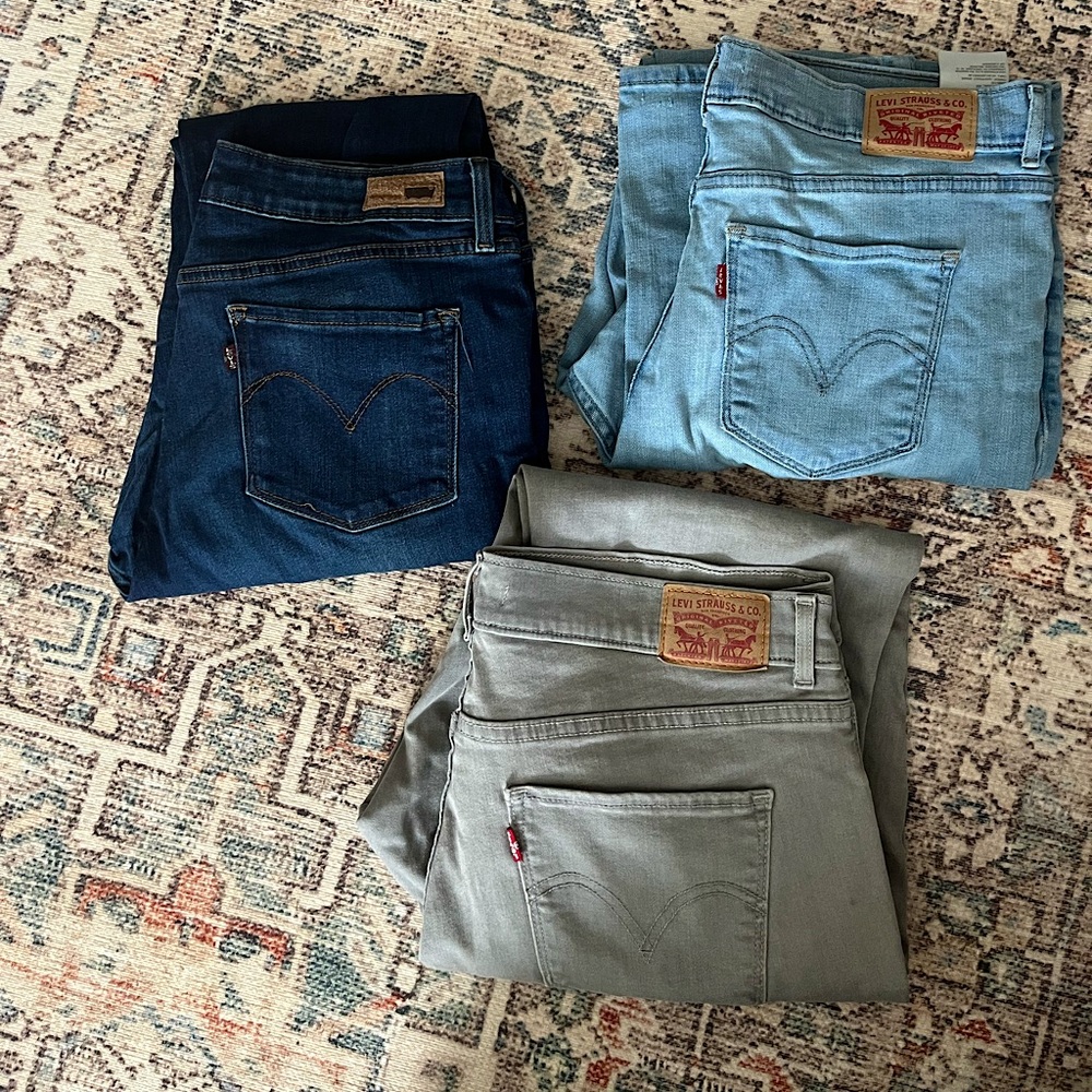 Women’s Levi’s jeans bundle of 3 pairs. Classic straight. Size 12.